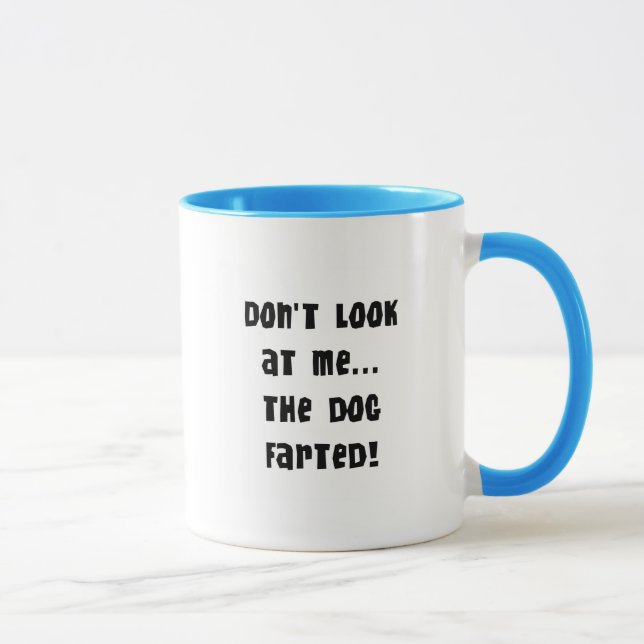 Tasse Ne me regardez pas des T-shirts et des cadeaux (Droite)