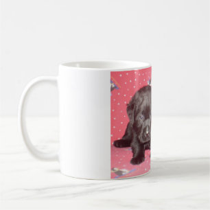 Tasse noire de ~ de chiots de labrador retriever