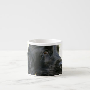 Tasse noire de spécialité de chien de cocker