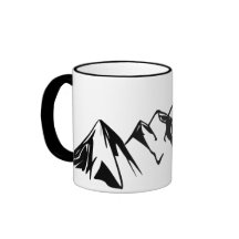 Tasse noire et blanche de montagne