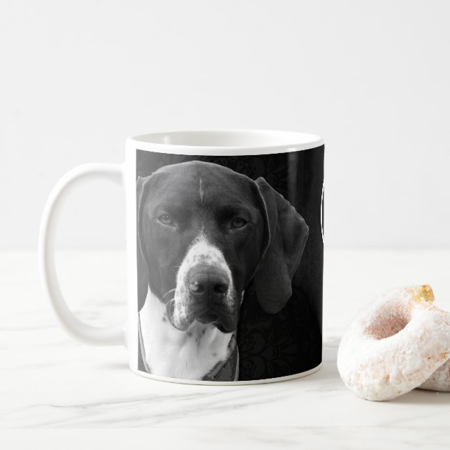 TASSE NOIRE ET BLANCHE DE PHOTO D'INDICATEUR (Avec donut)