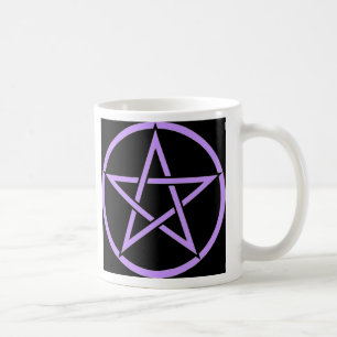 Tasse noire et lilas de Wiccan de pentagramme de