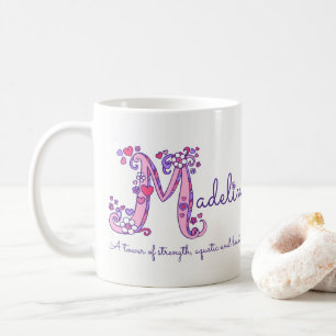 Tasse nommée de monogramme de la lettre M de