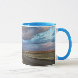 Tasse Nuages de coucher de soleil sur la route de la pra
