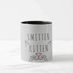 Tasse Oreilles et favoris de chat frappés de typographi