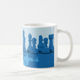 Tasse orientée bleue d'échecs