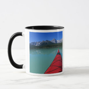Tasse Pagaie sur le lac Waterfowl sous le Howse Peak