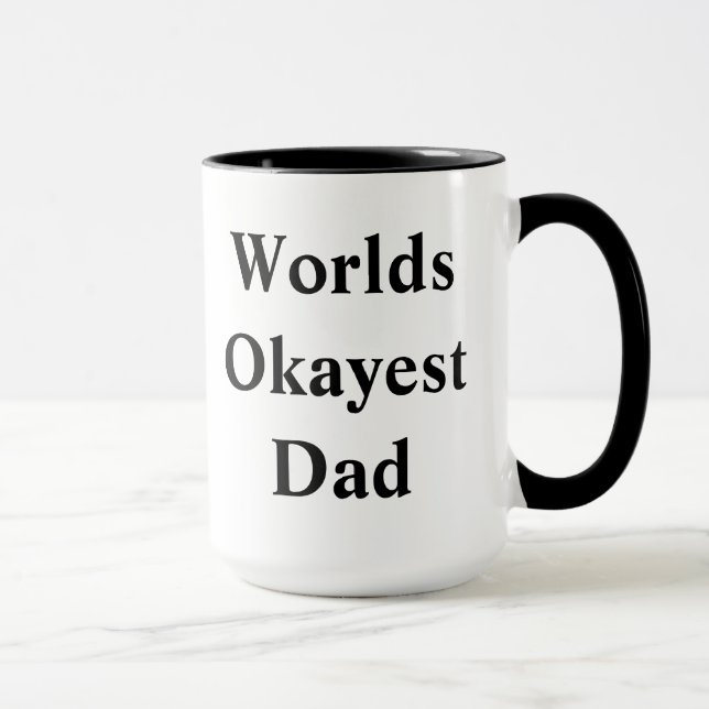 Tasse Papa de "Okayest" des mondes (Droite)