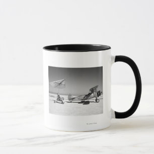 Tasse Paresev 1-A sur Lakebed avec Tow Plane