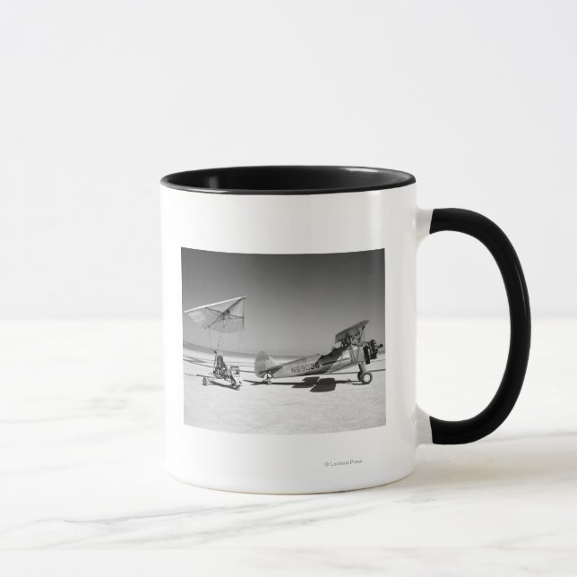 Tasse Paresev 1-A sur Lakebed avec Tow Plane (Droite)