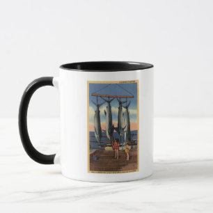 Tasse Petites filles regardant l'espadon capturé