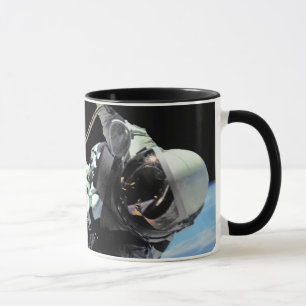 Tasse Photo de la première sortie dans l'espace d'un ast