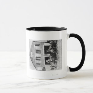 Tasse Pompiers avec équipement devant Firehouse