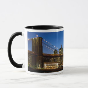 Tasse Pont de Manhattan et de Brooklyn au crépuscule