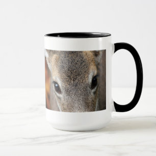 Tasse Portrait de plan rapproché de faon de cerfs