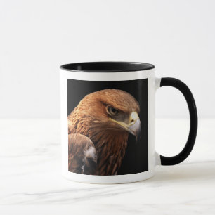 Tasse Portrait d'Eagle d'isolement sur le noir