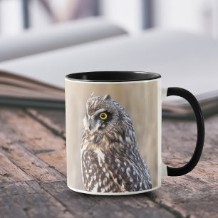 Tasse Portrait d'une chouette à courte portée dans les m