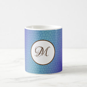 Tasse pourpre bleue de monogramme fait sur
