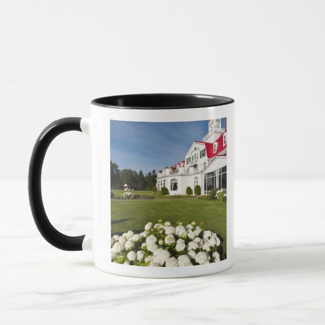 Tasse  
Québec, Canada. Hôtel historique Tadoussac, 3 (Gauche)