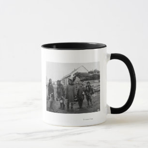 Tasse Récolteuses esquimaudes de baie dans Nome,