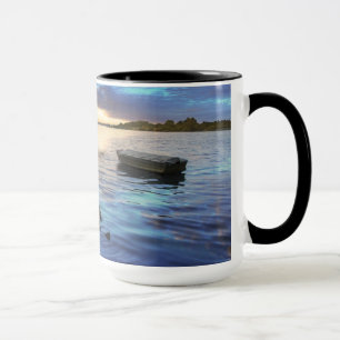 Tasse Réflexion de bateaux à voile du coucher du solei
