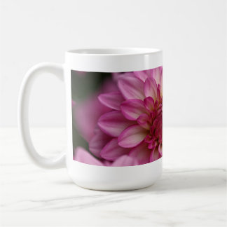 Tasse rose de dahlia