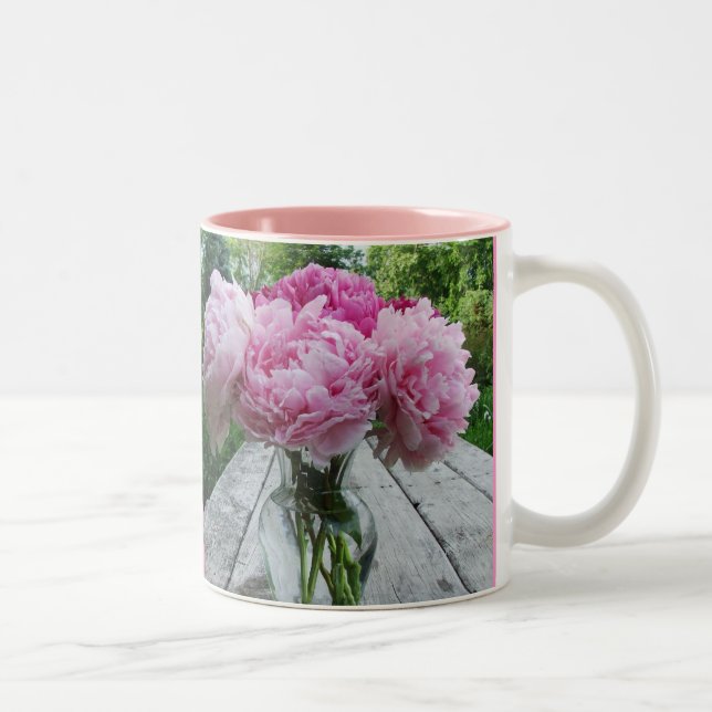 Tasse rose de disposition de vase à pivoines de (Droit)