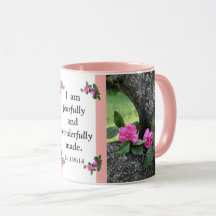 Tasse rose de psaume d'oeillets