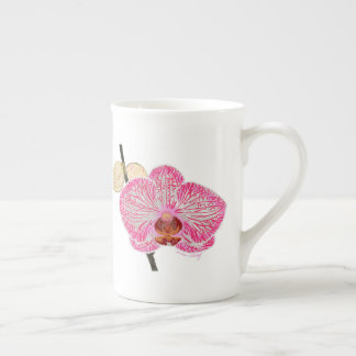 Tasse rose d'orchidée
