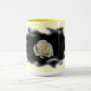 Tasse Roses blanches brûlées arêtes sur Jaune