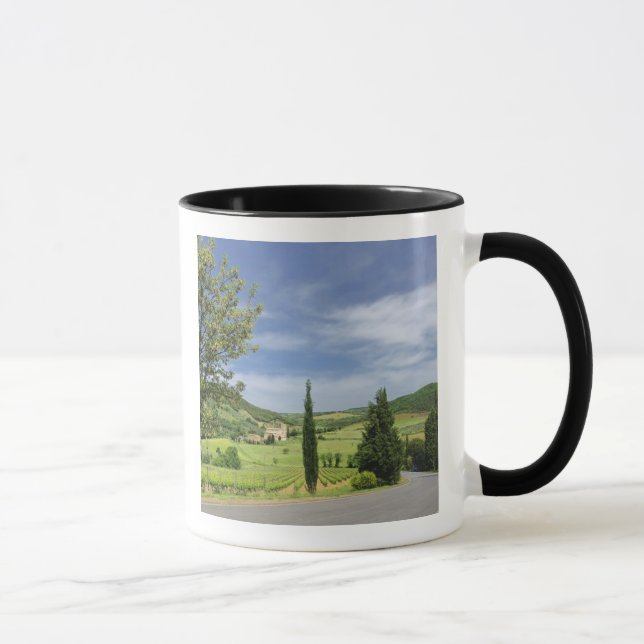 Tasse Route de campagne entre cyprès et (Droite)