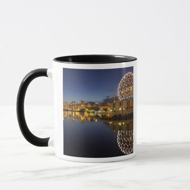 Tasse Science World et CBD se reflètent dans False Creek (Gauche)