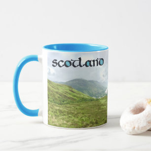 Tasse Scotland Calligraphy with Highlands Mountains