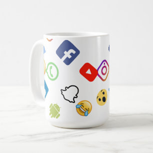 Tasse sociale d'icônes de médias