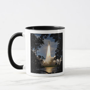 Tasse Space Shuttle Atlantis se lève sur 9