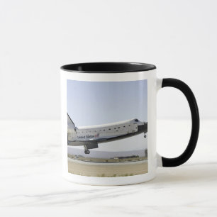 Tasse Space Shuttle Atlantis se prépare pour l'atterriss
