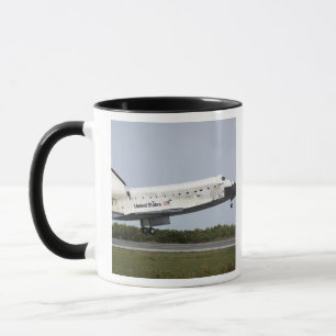 Tasse Space Shuttle Discovery approche l'atterrissage 4