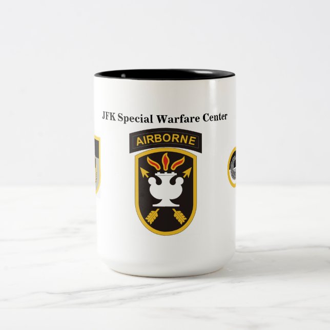 Tasse spéciale de centre de guerre de JFK (Centre)