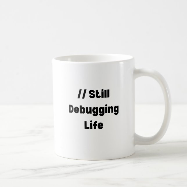 Tasse Still Debugging Life – Cadeau drôle pour cod (Droite)