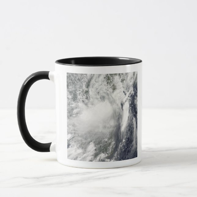 Tasse Tempête tropicale Conson approchant le Vietnam (Gauche)