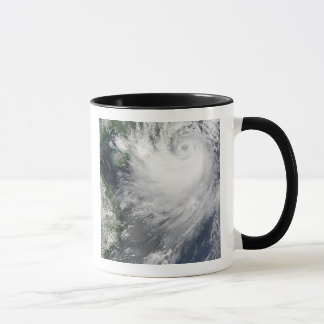 Tasse Tempête tropicale Koppu près d'un point d'atterris (Droite)
