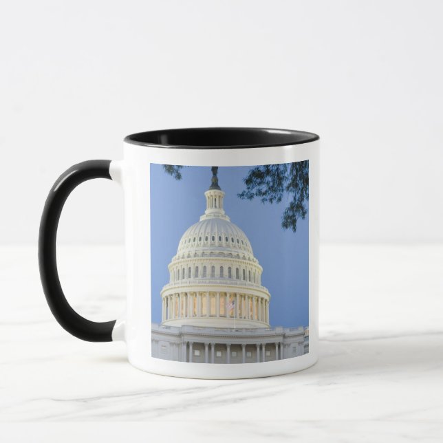 Tasse U.S. Capitol au crépuscule, DC de Washington (Gauche)