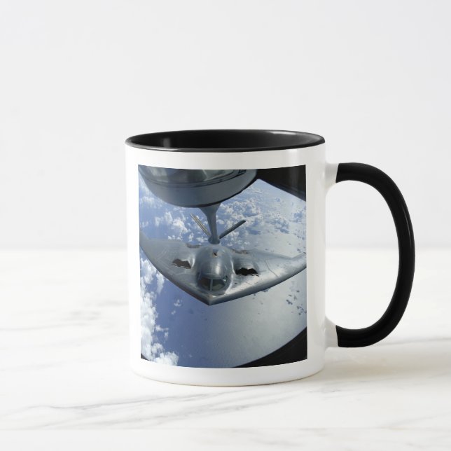 Tasse Un Esprit B-2 se met en position pour le ravitaill (Droite)