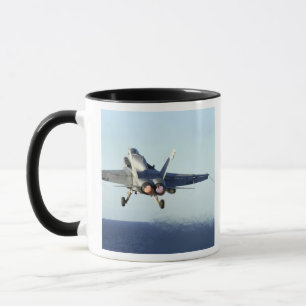 Tasse Un frelon de F/A-18C lance du poste de pilotage