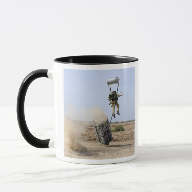 Tasse Un pararescueman descend dans la zone (Gauche)