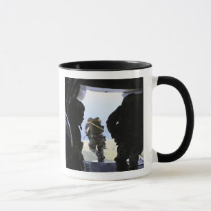 Tasse Un soldat effectue un saut en ligne statique