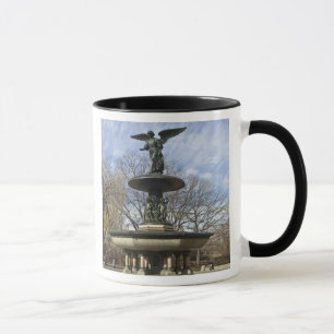 Tasse Une fontaine Bethesda sèche en hiver dans Central