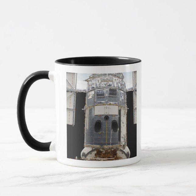 Tasse Une partie du télescope spatial Hubble (Gauche)