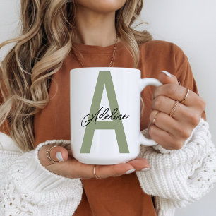 Tasse verte personnalisée avec un nom initial en c