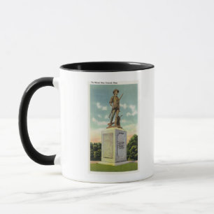 Tasse Vue de la statue minuscule d'homme